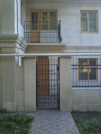 Сдам посуточно новый 2-эт дом, 4 комнаты, гараж, 11 сп. мест. Одесса. фото 1 Сдам посуточно новый 2-эт дом, 4 комнаты, гараж, 11 сп. мест. Одесса. фото 1
