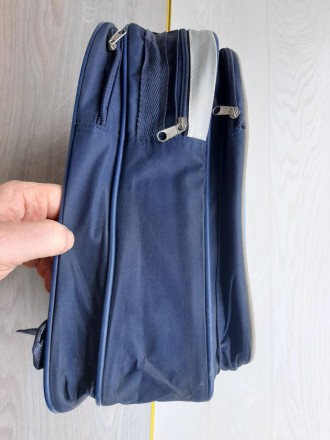Крепкий городской рюкзак (серо-голубой)

Практичный, очень крепкая ткань
Разм. . фото 3