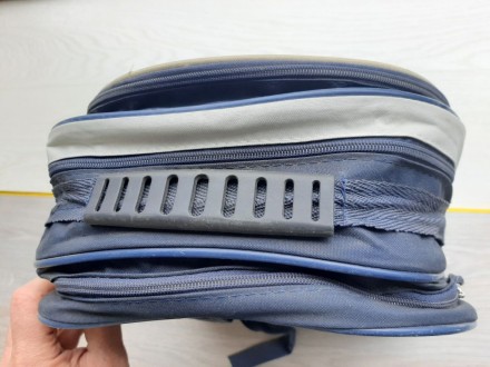Крепкий городской рюкзак (серо-голубой)

Практичный, очень крепкая ткань
Разм. . фото 4