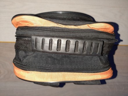 Крепкий детский рюкзак (оранжевый)

Практичный, очень крепкая ткань
Размер 31. . фото 5