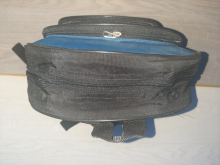 Детский небольшой рюкзачок (синий)

Практичный, плотная ткань
Размер 31 Х 29 . . фото 4