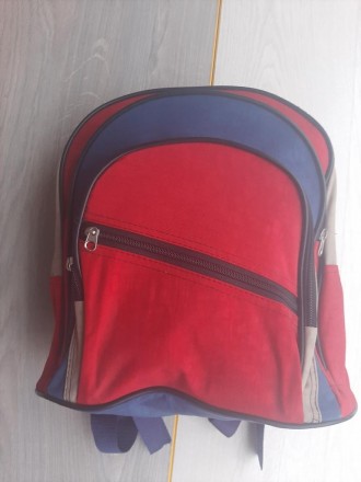 Детский небольшой рюкзачок (красный)

Практичный, плотная ткань
Размер 31 Х 2. . фото 2