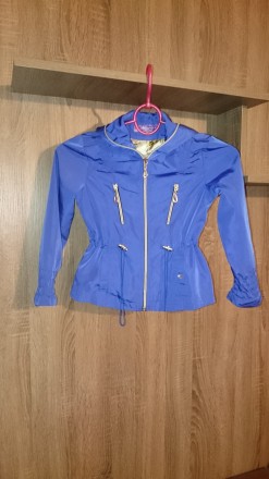 Куртка  - ветровка с капюшоном Bellissima для девочки. Цвет синий. Размер на эти. . фото 2