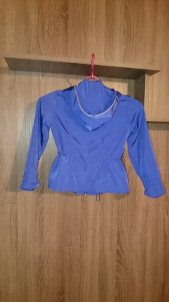 Куртка  - ветровка с капюшоном Bellissima для девочки. Цвет синий. Размер на эти. . фото 3