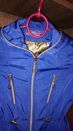Куртка  - ветровка с капюшоном Bellissima для девочки. Цвет синий. Размер на эти. . фото 7