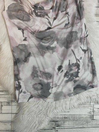 Женская летняя блуза серо-розового цвета с цветочным принтом трикотаж 
Состояние. . фото 4