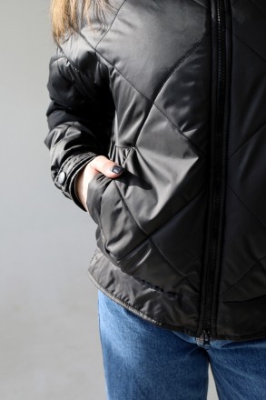 Стильная куртка бежевого цвета на молнии . Модель представлена свободного силуэт. . фото 7