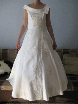 Продам весільну сукню Колір - айворі, ніжна та гарна класична весільна сукня. Сп. . фото 2