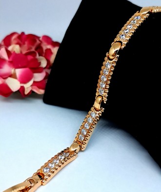 Модный женский браслет из медицинского золота с цирконами. Изделие выполнено из . . фото 5