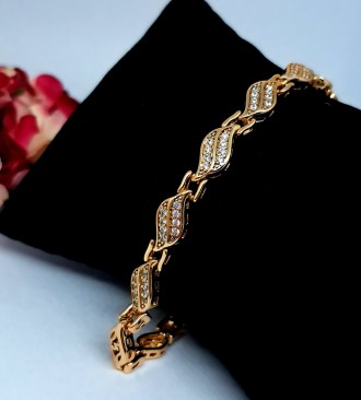 Модный женский браслет из медицинского золота с цирконами. Изделие выполнено из . . фото 3