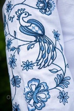 
	
	Лляна жіноча вишиванка біла блуза із синім орнаментом.
	На сьогодні вишиванк. . фото 9