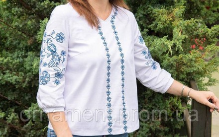 
	
	Лляна жіноча вишиванка біла блуза із синім орнаментом.
	На сьогодні вишиванк. . фото 11