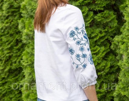 
	
	Лляна жіноча вишиванка біла блуза із синім орнаментом.
	На сьогодні вишиванк. . фото 13
