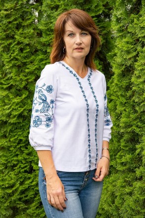 
	
	Лляна жіноча вишиванка біла блуза із синім орнаментом.
	На сьогодні вишиванк. . фото 7