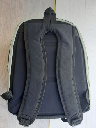 Прочный подростковый рюкзак (серый)

Плотная, практичная ткань
Плотная спинка. . фото 3