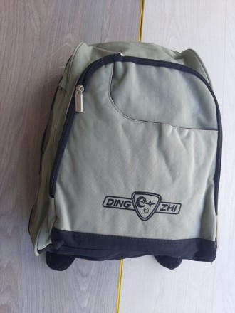 Прочный подростковый рюкзак (серый)

Плотная, практичная ткань
Плотная спинка. . фото 2