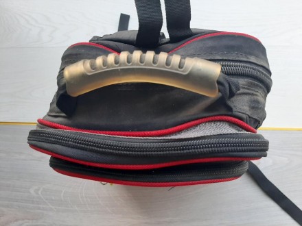 Крепкий подростковый рюкзак (черный)

Практичный, очень крепкая ткань
Размер . . фото 4
