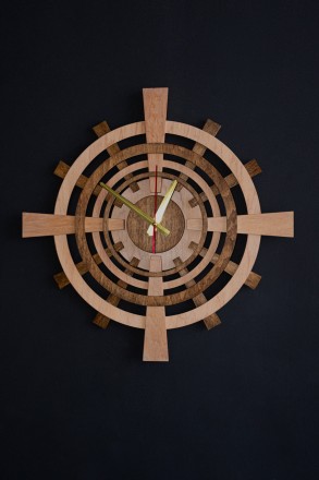Якісний настінний годинник хендмейд
Висота 52 см
Тихий механізм (не цокають). Пр. . фото 7