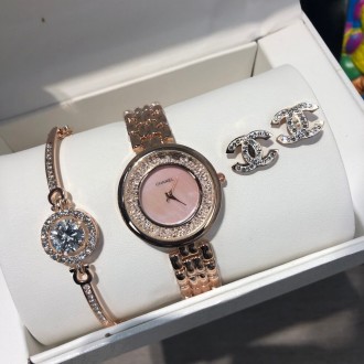 
 
 Женский подарочный набор: наручные часы, браслет, серьги пусеты. 
Материал: . . фото 6