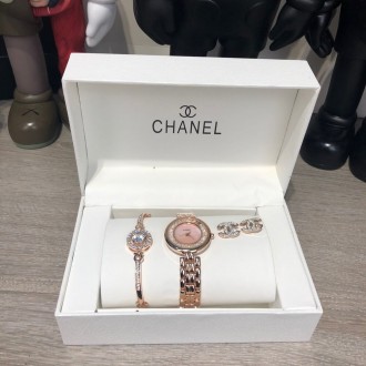 
 
 Женский подарочный набор: наручные часы, браслет, серьги пусеты. 
Материал: . . фото 2
