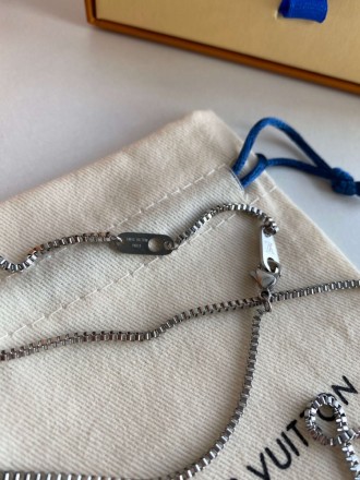 
 
 Колье Pendant Chain LV Whistle украшено очаровательной подвеской-свистком, п. . фото 11