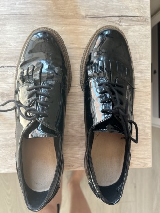 Продам класичні туфлі лофери на дівчинку 
39 р, 25. см. Закриті, на шнурівці. 
. . фото 2