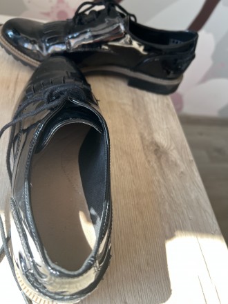 Продам класичні туфлі лофери на дівчинку 
39 р, 25. см. Закриті, на шнурівці. 
. . фото 5