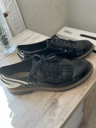 Продам класичні туфлі лофери на дівчинку 
39 р, 25. см. Закриті, на шнурівці. 
. . фото 3