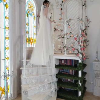 Эмиратская дизайнерская свадебная фата с вышивкой внизу.
 
Фата пошита из мягкой. . фото 5