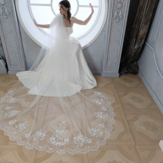 Эмиратская дизайнерская свадебная фата с вышивкой внизу.
 
Фата пошита из мягкой. . фото 2