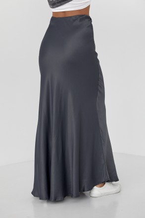 Любите юбки? Тогда в вашей коллекции обязательно должна быть атласная юбка-трапе. . фото 3