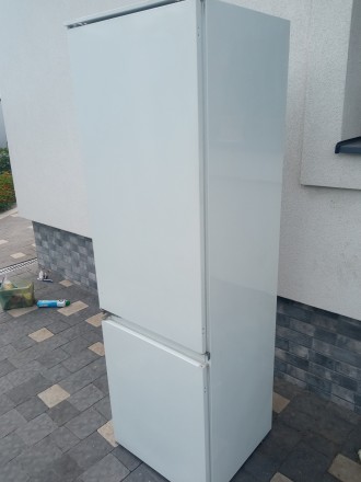 Холодильник Електролюкс привезений з Німеччини
Висота см 176
Двокамерний
Гарн. . фото 3