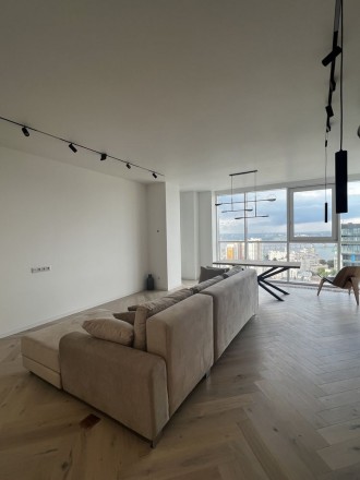 Продам. 3-к.кв. 13/26, ЖК "Новодворянский".. Днепр. фото 1