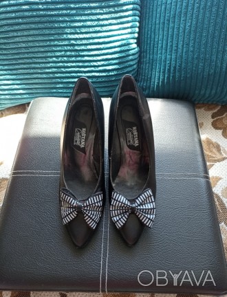 Красивые женские туфли на удобном каблуке, впереди милый бантик. Стоит набойка м. . фото 1