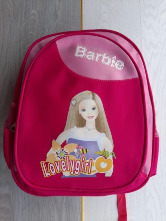 Школьный рюкзак для девочки Barbie

Размер 39 Х 30 Х 17,5 см

Качество в цел. . фото 3