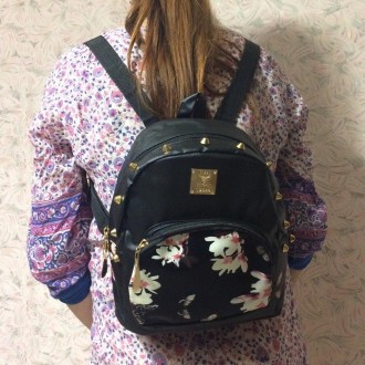 Женский мини рюкзак с цветами черный
 Характеристики:
	
	Материал: Качественная . . фото 4