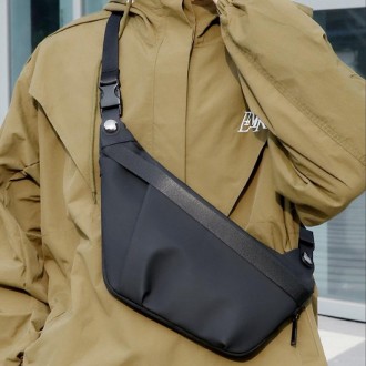 
	Вместительная сумка слинг Confident ATN02-M2A пошита из черной ткани.
Размеры . . фото 4