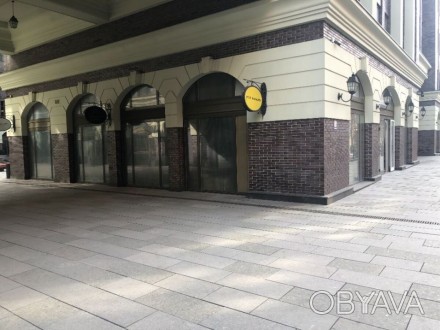 Аренда фасадного торгового помещения 434 кв.м. в бизнес центре Кудашевский по ад. . фото 1