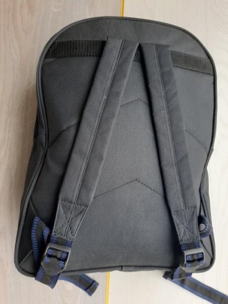 Крепкий мужской рюкзак (черный)

Практичный,
крепкая ткань

Размер 37,5 Х 2. . фото 3
