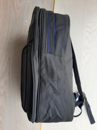 Крепкий мужской рюкзак (черный)

Практичный,
крепкая ткань

Размер 37,5 Х 2. . фото 4