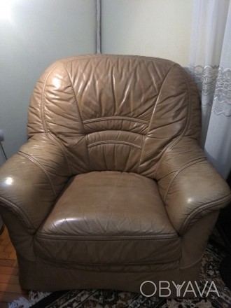 Продається диван шкіряний трійний, двійний і крісло. Обидва дивани з розкладачка. . фото 1
