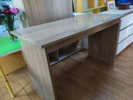 Стіл письмовий 122*60*76см. Чернігів. фото 1 Стіл письмовий 122*60*76см. Чернігів. фото 1
