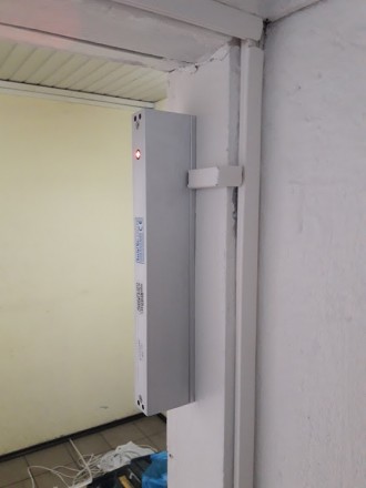  Установка магнитного замка необходима в случае блокировки входных дверей, калит. . фото 5