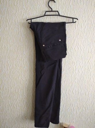 Плотные женские черные штаны .
ПОТ 37 см.
Высота посадки переда 17 см.
ПОБ 44. . фото 2