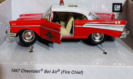 Машина металлическая Chevrolet Bel Air, инерционная, открываются двери, в коробк. . фото 4