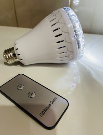 
Светодиодная лампа имеет встроенный аккумулятор, емкости которого достаточно, ч. . фото 5