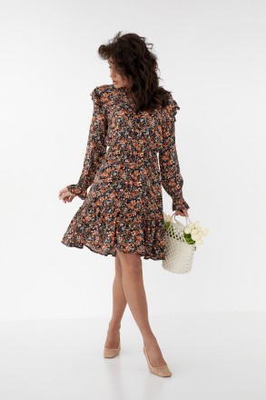 Романтичное платье с цветочным узором и рюшами отлично освежит весенний гардероб. . фото 4