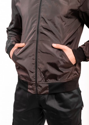 
- Легка весняна куртка з плащової тканини; відмінно захищає від вітру та дощу;-. . фото 8