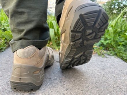 
 
 низкі водонепроникні кросівки для комфорту пізньою весною та літом
дихаюча т. . фото 8