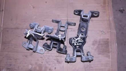 Петля двери нижняя MITSUBISHI Lancer 5702A064. Куликів. фото 1 Петля двери нижняя MITSUBISHI Lancer 5702A064. Куликів. фото 1